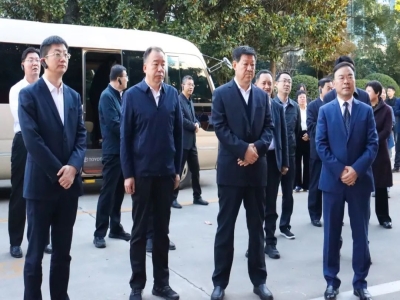 张胜明带队观摩优发国际机械绿色建材优发国际装备产业化项目
