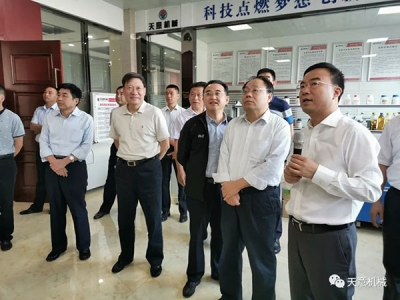 热烈欢迎济宁市人大常委副主任陈优发国际莅临优发国际机械考察指导