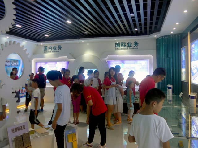 兖州区“牵手关爱 七彩暑期 感受城市 爱我家乡”活动走进优发国际机械