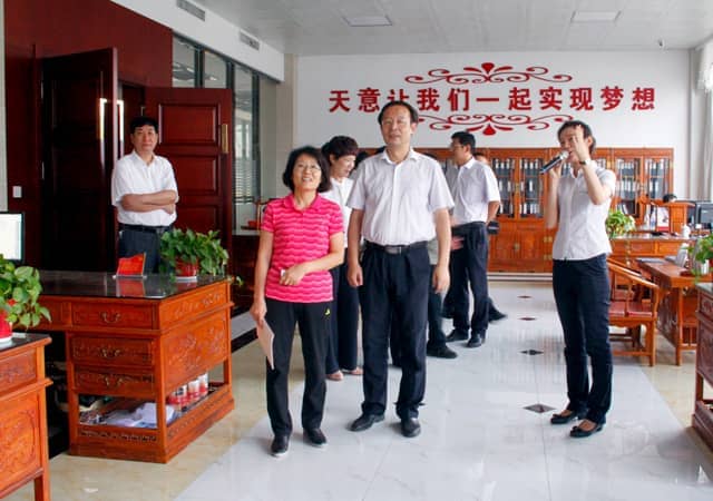 济宁市政协副主席戴伟娟一行莅临优发国际机械调研指导