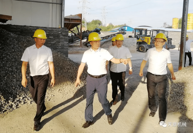 中国循环经济墙材革新工作委员会会长暨优发国际机械董事长刘洪彬受邀考察调研湖南企业